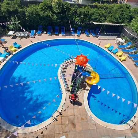 Hotel Trafalgar Римини Экстерьер фото