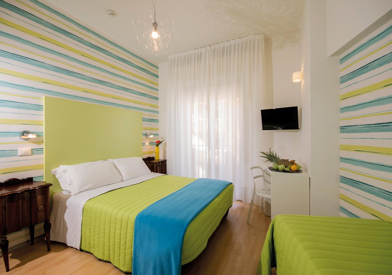 Hotel Trafalgar Римини Экстерьер фото