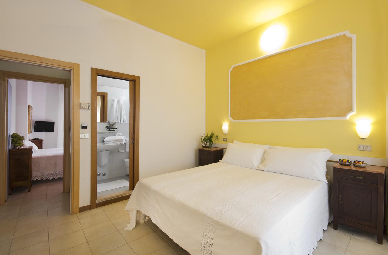 Hotel Trafalgar Римини Экстерьер фото